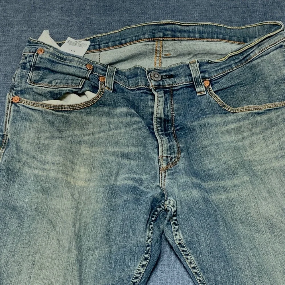 Levi's 514 Jeans Mens 34x32 Blue Whiskering Denim Cotton Stretch Distressed